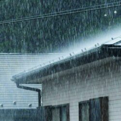 【雨漏り修理】【雨どい修理】突然の大雨、長雨が屋根に与える影響【新発田市】【村上市】【胎内市】屋根リフォーム