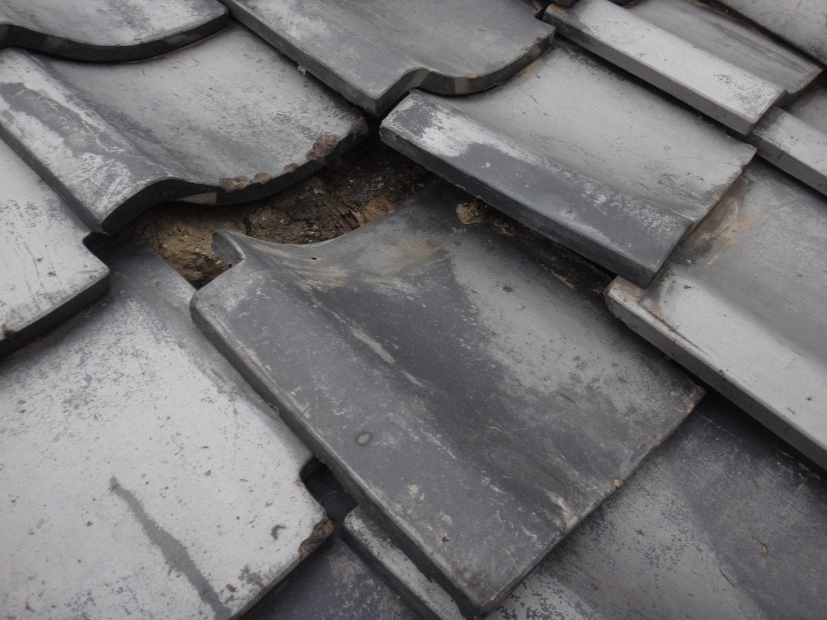 瓦のずれ補修 | 雨漏りの修理・瓦葺き替えなどの屋根工事は奈良の瓦善へ