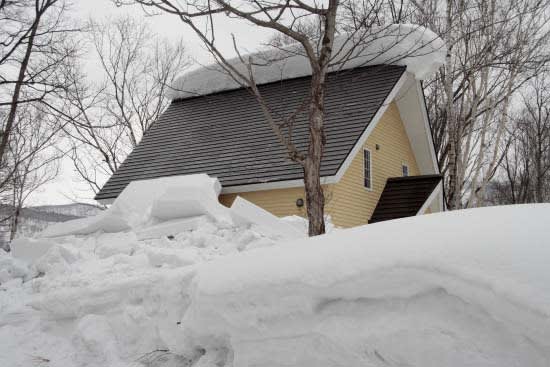 屋根の落雪 - 定年後の田舎暮らし