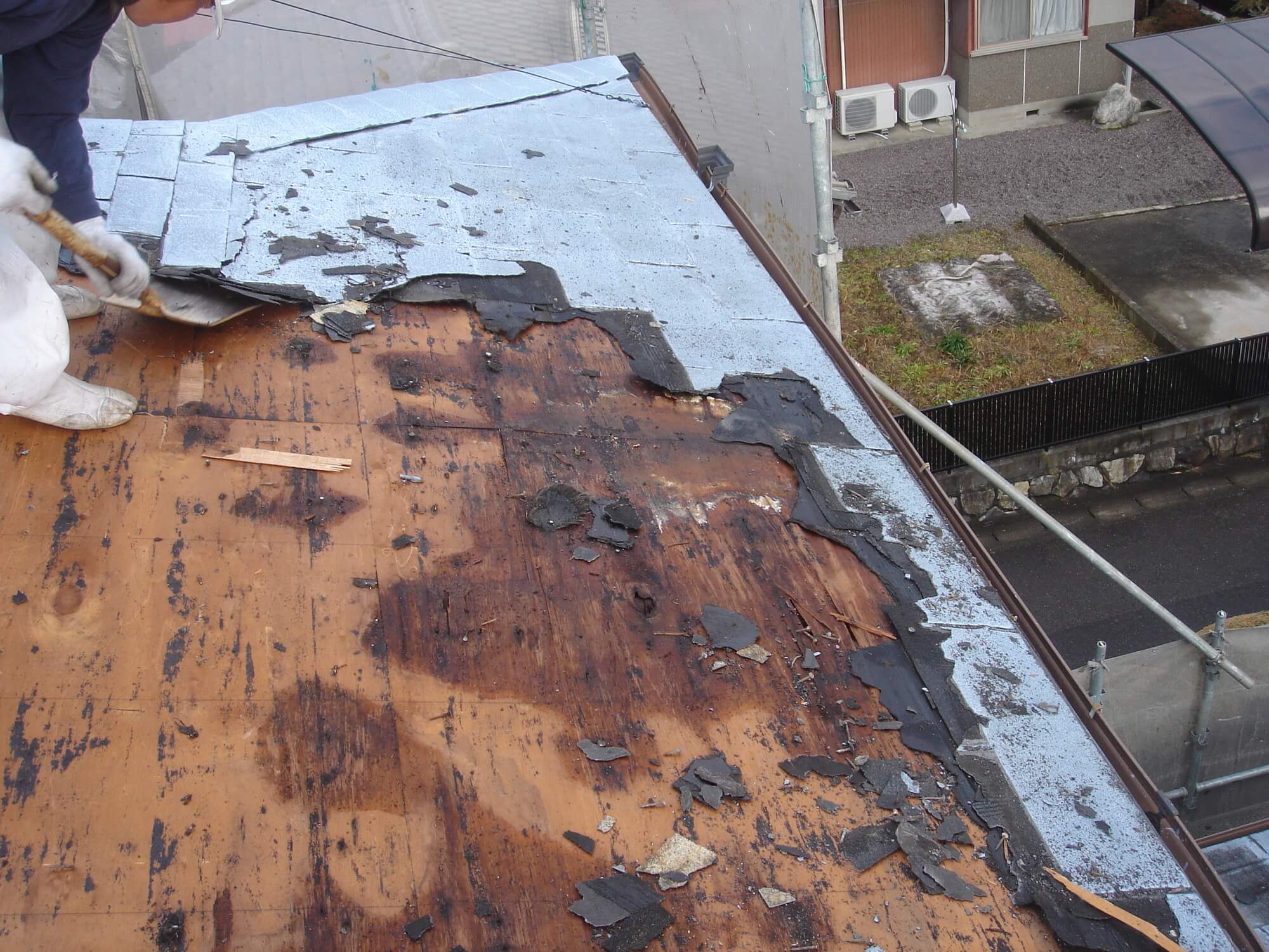 雨漏りトラブルの原因は？～屋根材別に徹底解説～ – 日本の家には瓦屋根